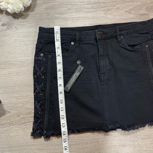 BlankNYC women’s black mini skirt - Picture 4 of 8